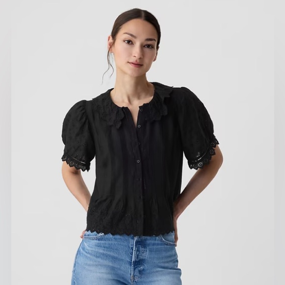 Gap × DÔEN Cropped Eyelet Shirt